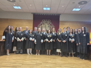 Los integrantes de la 75ª promoción con la Sala de Gobierno del TSJ de Extremadura